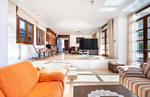 Villa de lujo con piscina, jacuzzi, jardín y terraza - Foto 13