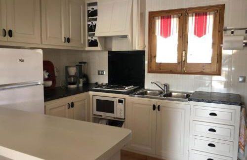 Casa con Piscina, A/A, BBQ, WiFi y Garaje en Sant Pere Pescador - ES-89-76 - Foto 11