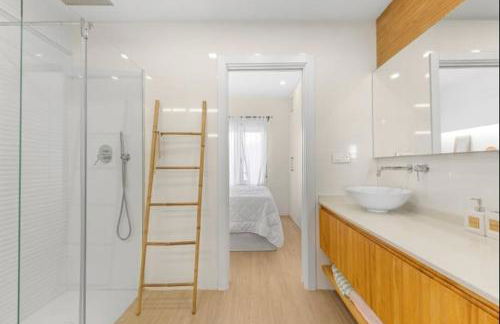 Luxury on the beachfront - Photo 12