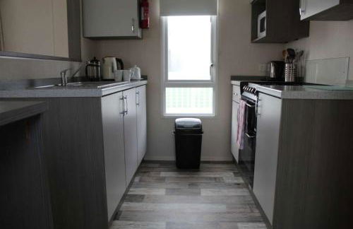 Hayling Island Holiday Park Holiday Home Sleeps 4 - Photo 16