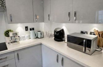 The Grand 4-Bed Ebbsfleet Home - Big Garden & Parking Space, Near Bluewater - Foto 8