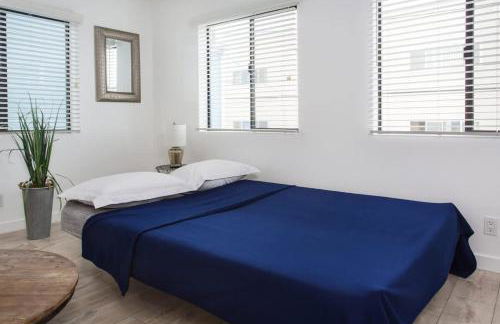 Sunny 1 Bedroom in the Heart of Venice Beach - #3 - Photo 9