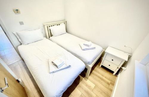 Trewhiddle Retreat V9 by Together Travel - Luxury 4-Bedroom Villa - Foto 31