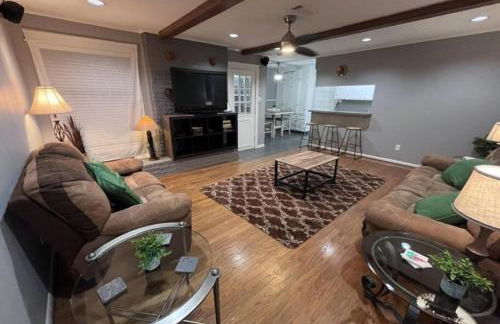 Cozy Escape WGameRoom HSWifi Aprox10Min to NRG - Foto 7