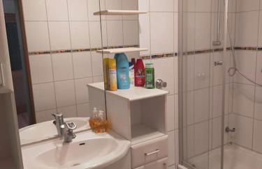 Private Studio Apartment with Balcony in Dortmund-Brackel - Foto 10