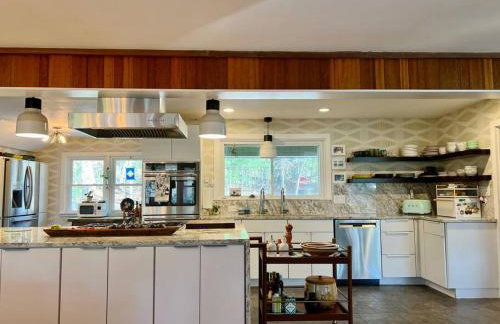 Swanky Midcentury Ranch - Foto 24