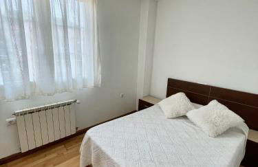 Chalet adosado con amplio jardín - Foto 9