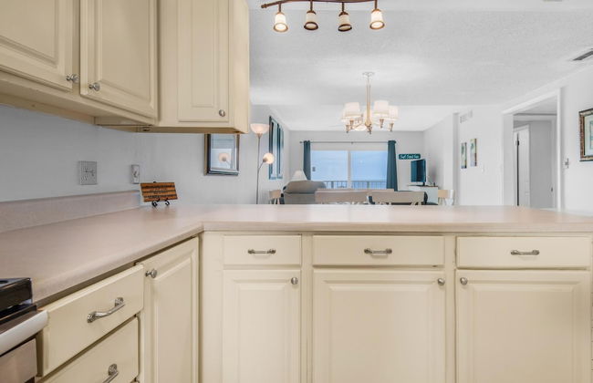 Regency Towers 1320 - Photo 29