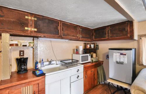 Rustic Adventure w Historic Log Cabin Forest Views 20 minutes from Flagstaff Now with Wi-Fi - Foto 9