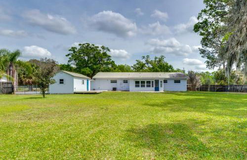 Stay and Play in Belleview Welcoming Home with Yard - Foto 22