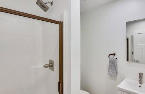 Charming Middlebury Retreat with Patio and Fire Pit - Foto 19