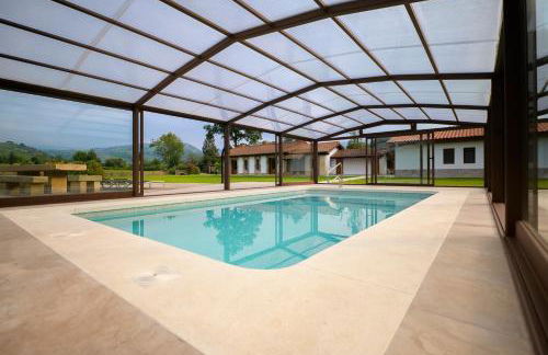 Piscina climatizada y cubierta 365 dias en Casa Rural con Encanto El Puentuco una de las casas mas valoradas de Cantabria - Foto 7