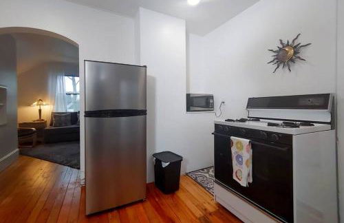 Historic w/deck, king bed & air by Lake Michigan - Foto 5