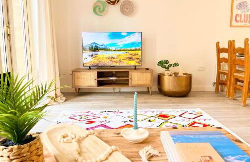 Artistic, Bright & Spacious 3 Bedroom Home - Foto 1