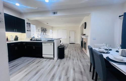 Stylish & Fully Renovated Home! - Foto 58