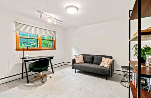 Charming Countryside Home with Yard and Office - Foto 15