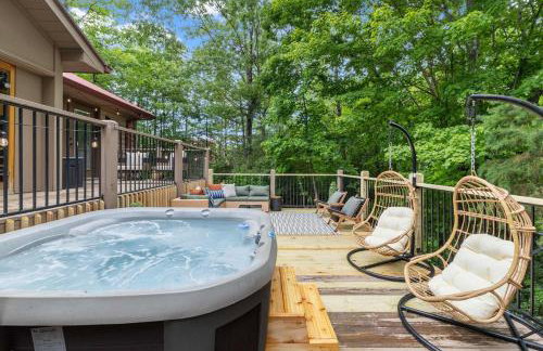 Monarch's Roost Luxe Cabin w Hot Tub and Sauna 10 Min to Helen - Foto 80