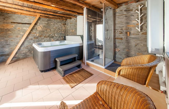 Holiday Home in Vielsalm With Bubble Bath - Photo 24