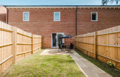 Modern and Comfortable Home away from Home - Photo 71