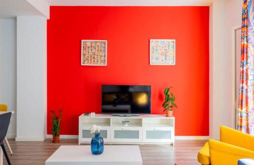 Spacious Clean & Colorful Apt Quiet Zone - Photo 6