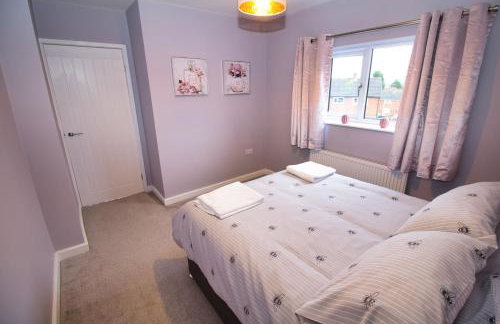 3 Bed Semi - Refurbished High Standard - Off Street Parking - Large Garden - Dog Friendly - Fast Wifi - Foto 17