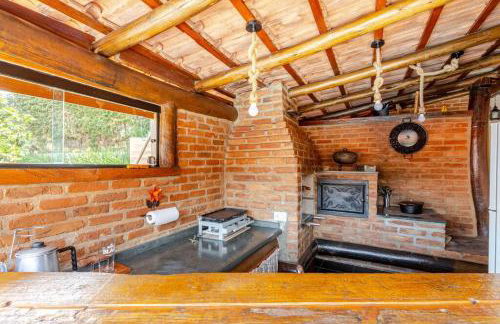 Casa de Hospedes Chalé Rustico com Banheira e Piscina Privativa a 1h de SP Espaço Totalmente Privativo - Foto 19