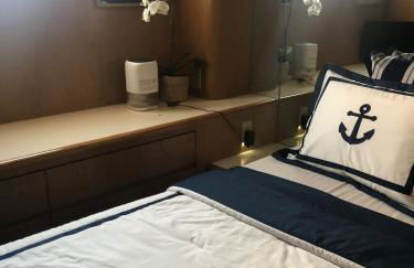 Luxury Afloat Yacht Paradise 3 bedrooms 3bath 5 beds with full Marina view - Foto 11