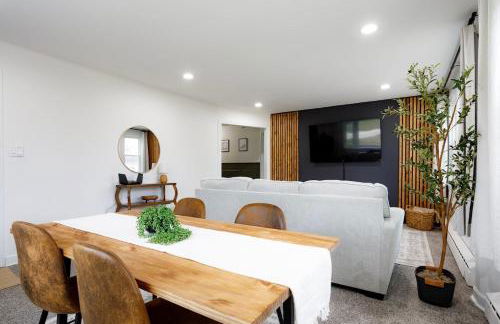 King Size Bed, Near Hwy, Work Desk, Close Parking - Foto 1