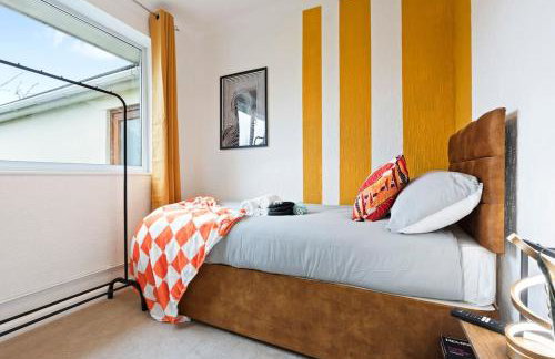 Stylish 4-Bed City Apartment, Sleeps 6, Ample Parking & Free Wi-Fi - Foto 37