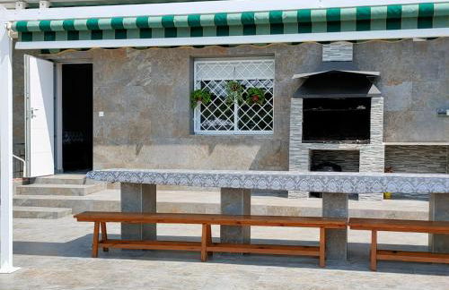 Maravillosa casa con piscina grande y bosque - Photo 25