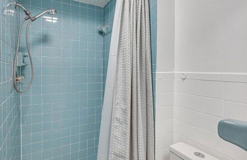 Sunset Views and Hot Tub Lakefront Holiday Retreat! - Foto 17