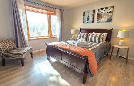Nature's Blissful Haven - King Bed & Heated Garage - Foto 15