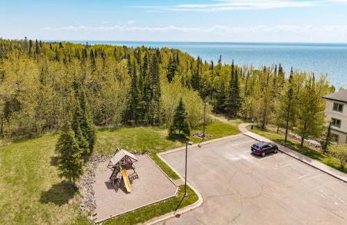 Amazing Superior Lake View Condo and Heated Pools - Foto 46