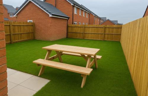 Comfortable 3-bedroom Bolton home - Photo 17