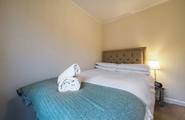 4 Bed House - Sleeps 9 - Hottub - Parking - Foto 12