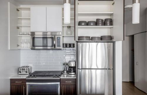 Loop Studio w theater pool nr Millennium Park CHI-958 - Photo 9