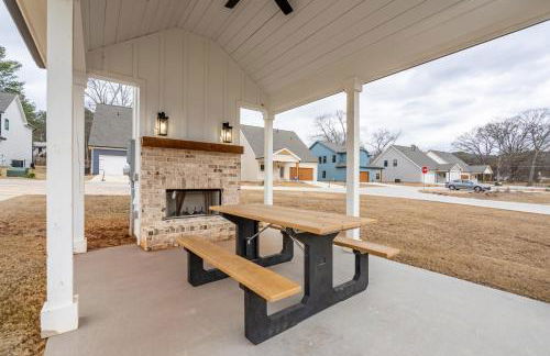 Modern Emerson retreat close to LakePoint Sports - Photo 40