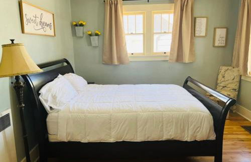 Walk to Dining Breweries and Shops Plus New Hot Tub - Foto 35