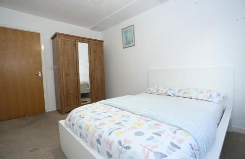 2 bed Riverview Bridge House Apartment - Foto 24