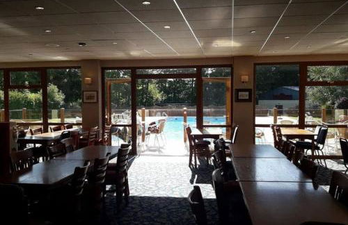 Cosy Hideaway Lodge in Glan Gwna - Photo 16