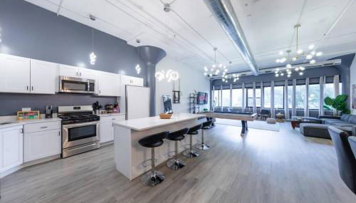 Luxurious 5BR Suite Perfect for Group of 12 guests with Pool table, Optional Parking and Gym Access Near McCormick Place and Soldier Field - Foto 5, stove, dishwasher, minibar