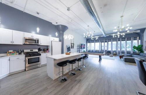 Luxurious 5BR Suite Perfect for Group of 12 guests with Pool table, Optional Parking and Gym Access Near McCormick Place and Soldier Field - Foto 5