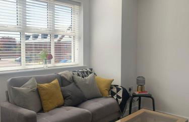 Central 2-Bedrooms Flat - Perfect for Nurses, Contractors, & Relocators - Sleeps 2 - Super Fast Speed Wi-Fi - Easy Parking - Foto 1