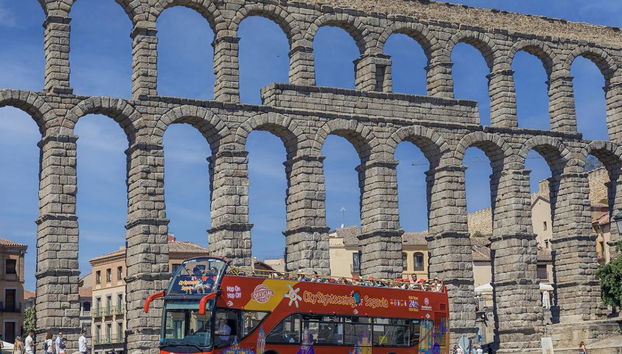 City Sightseeing Segovia - Autobús Turístico Suba y Baje - Foto 3