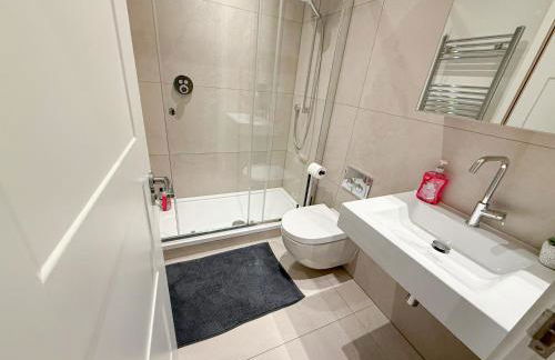 3-Bedroom with Balcony and Studio Apartments in St Johns Wood near Marylebone & Regents Park by NourNest Apartments - Foto 60