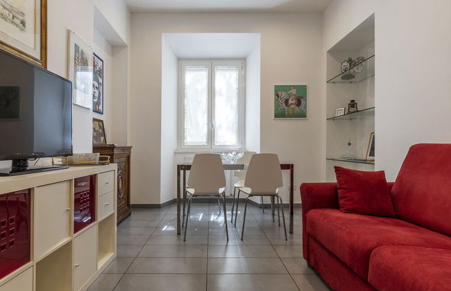 Porta Pia & Villa Torlonia Apartment with Balcony - Foto 16