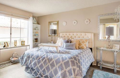 Glamorous Regal Design Home with Private Patio and Garage - Foto 2