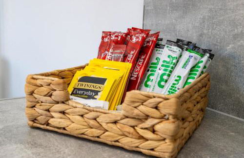 Sunny 3BR Home Near Portsmouth Park - Photo 34