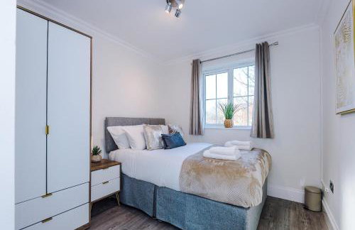 NEW!- GORTON PLACE By Greenstay Serviced Accommodation - 4 Bed 3 Bath House In Manchester - FREE Parking - FAST 250 Mbps Wi-Fi - Ideal for Contractors, Business Travellers & Relocations - Close to City Centre, Airport, Etihad Stadium - LONG STAYS WELCOME - Foto 5