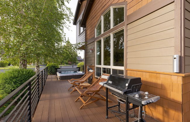 Forest Ridge Loop by Avantstay Hot Tub Private Community Amenities - Photo 30